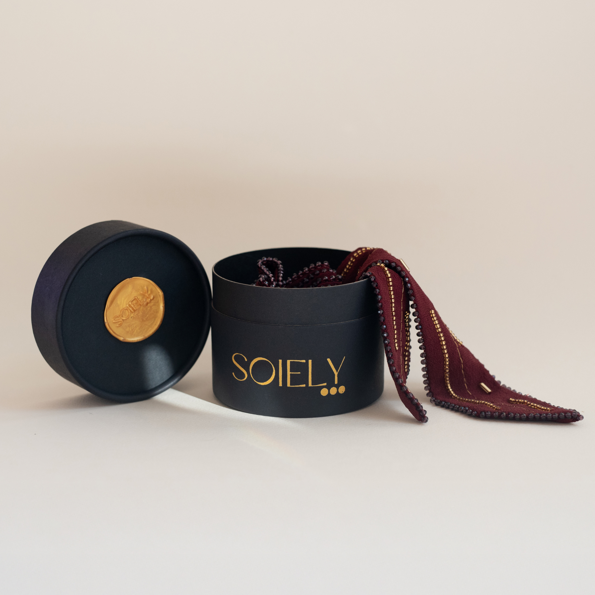 Sautoir Maxi Grenat – Bijou-textile en soie