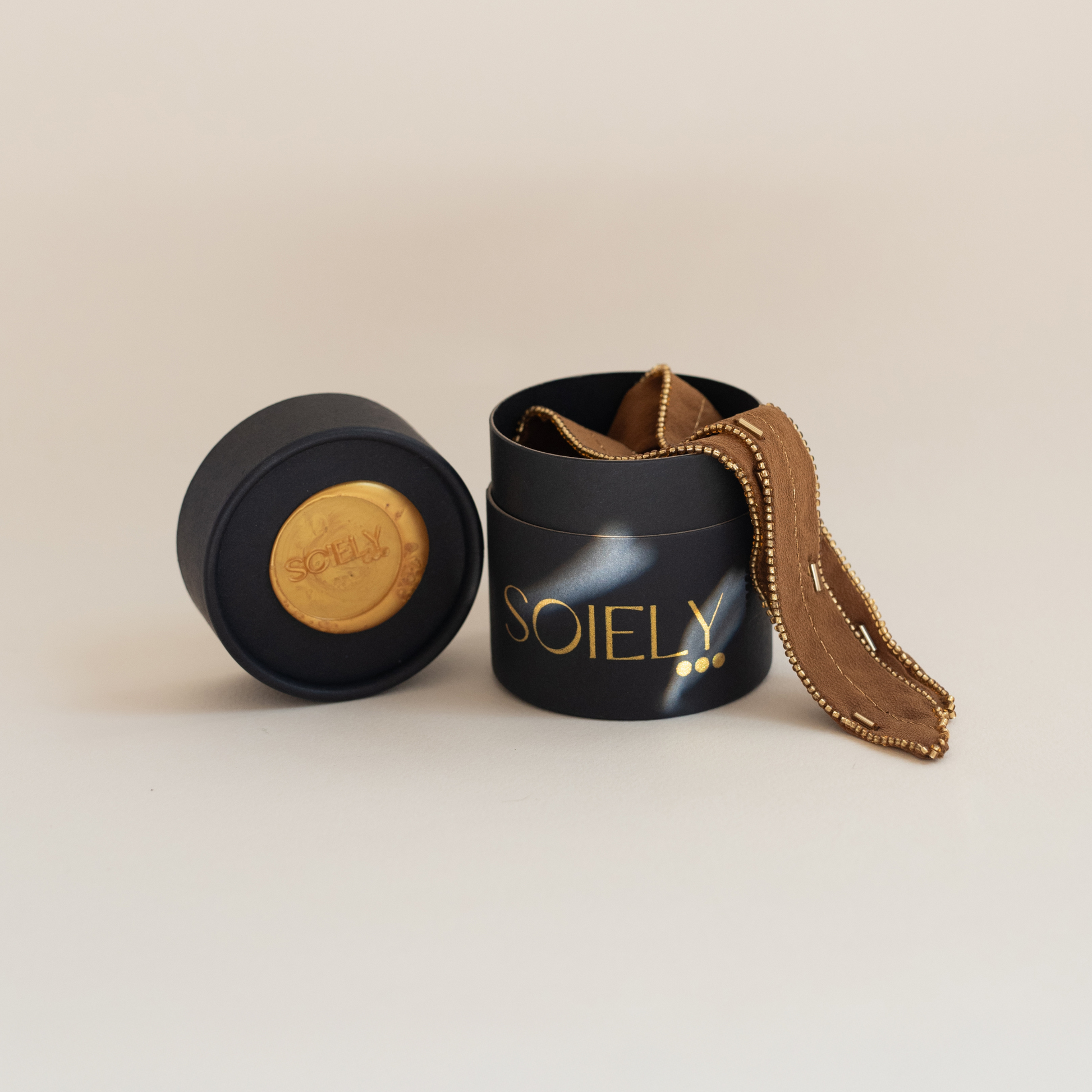 Sautoir Mini Camel – Bijou-textile en soie